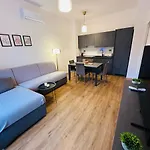 Cassala 45 - Di Design Ristrutturato, 2 Camere, Navigli
