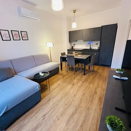 Cassala 45 - Di Design Ristrutturato, 2 Camere, Navigli