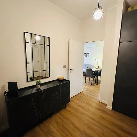 Cassala 45 - Di Design Ristrutturato, 2 Camere, Navigli Milano